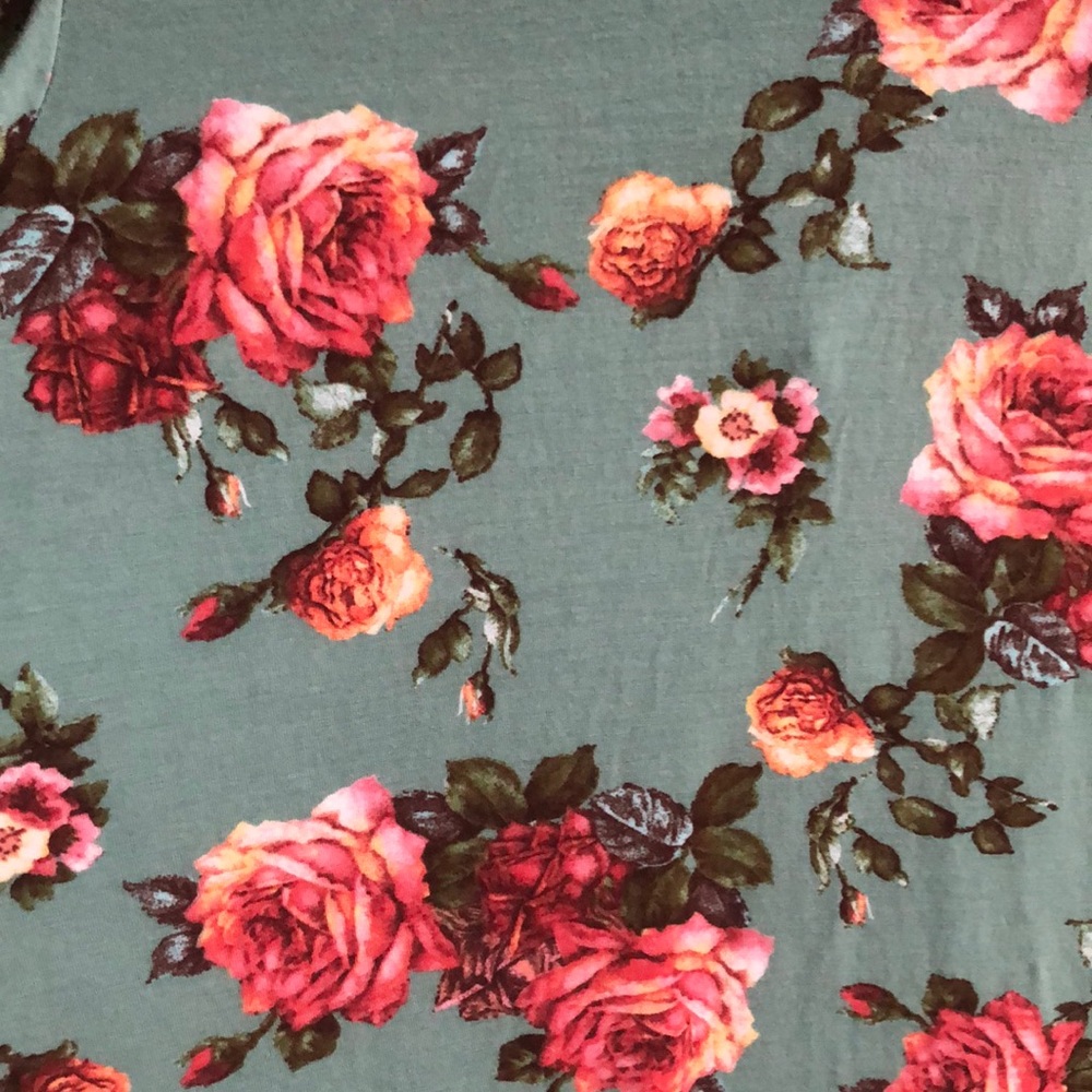 Mod Cloth High-Low Floral T-shirt! - Picture 4 of 4